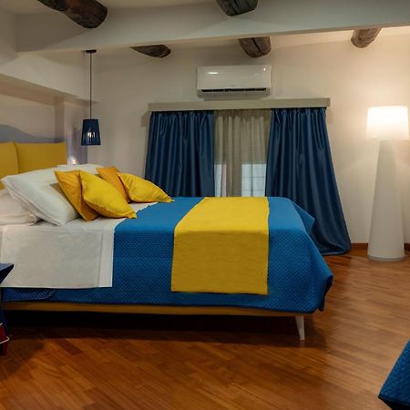 Two Rooms Chiaia 37 Naples Extérieur photo