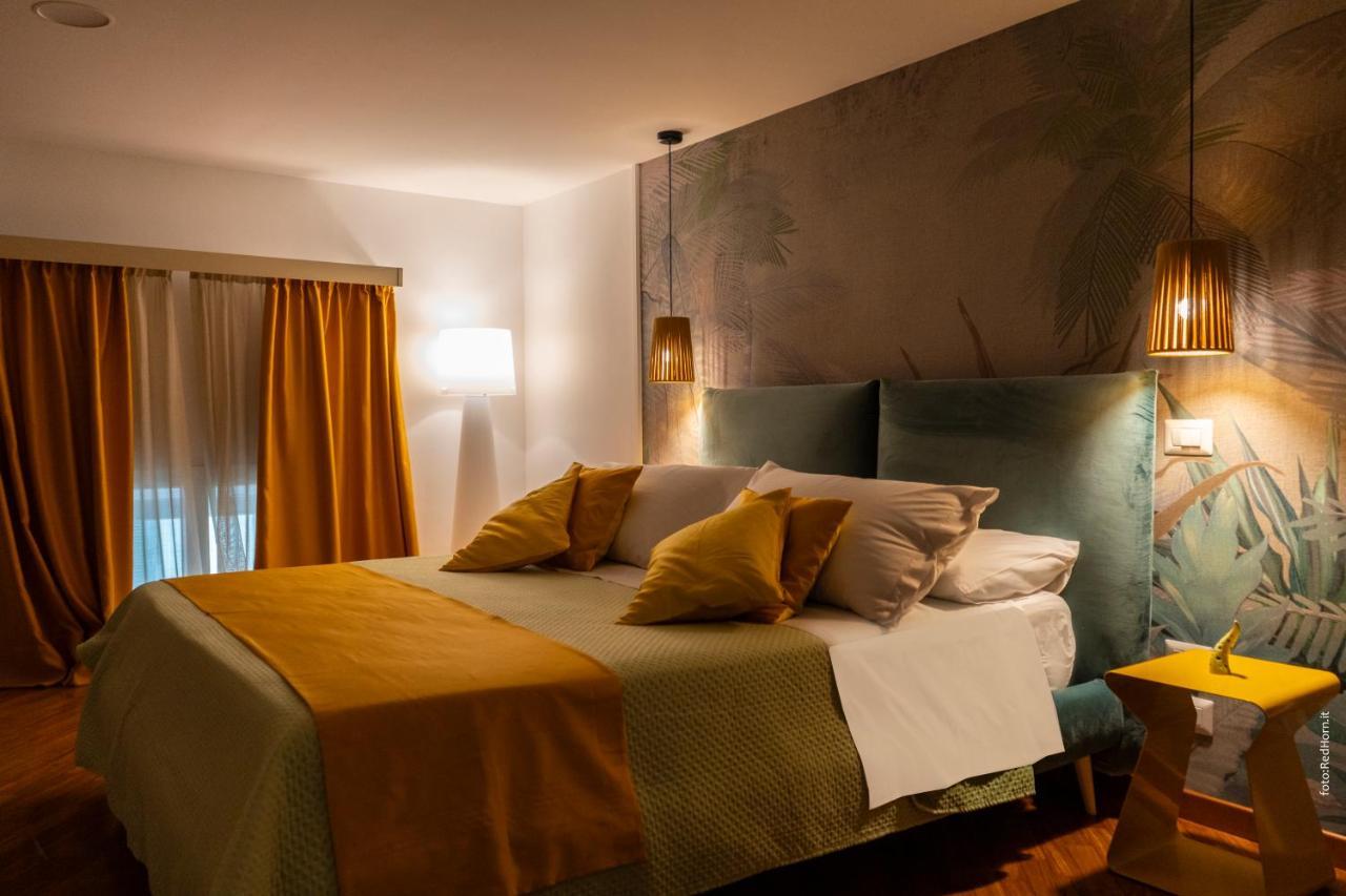 Two Rooms Chiaia 37 Naples Extérieur photo