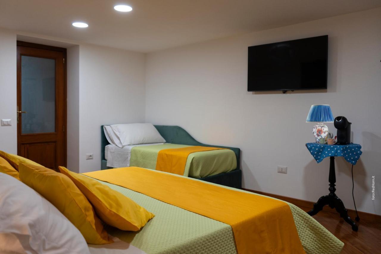 Two Rooms Chiaia 37 Naples Extérieur photo
