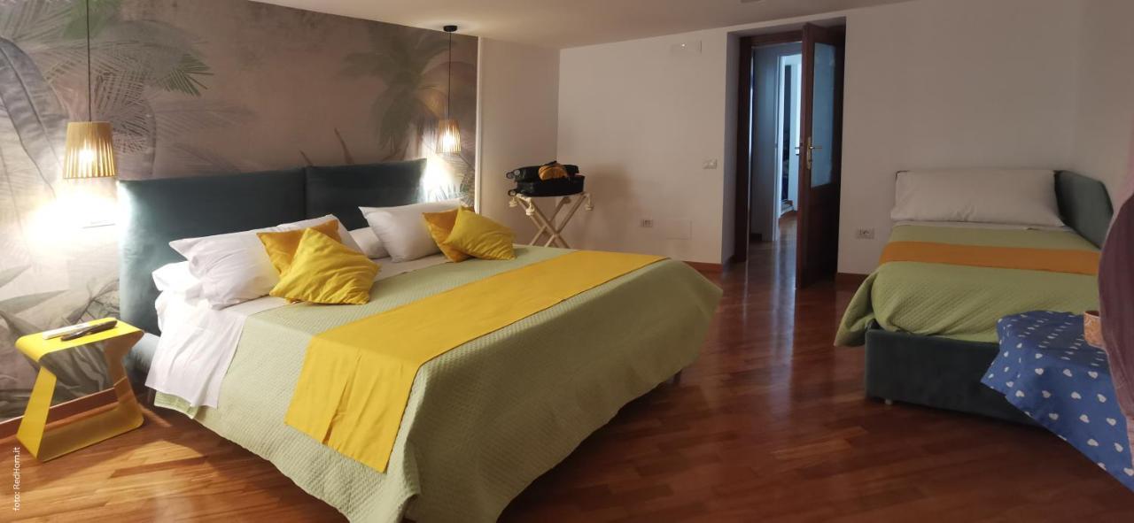 Two Rooms Chiaia 37 Naples Extérieur photo