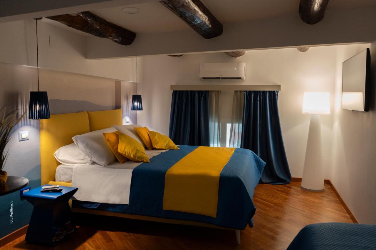 Two Rooms Chiaia 37 Naples Extérieur photo