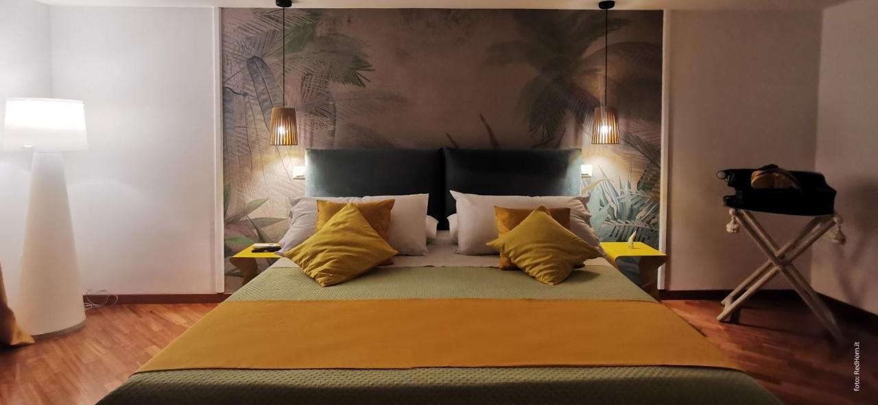 Two Rooms Chiaia 37 Naples Extérieur photo
