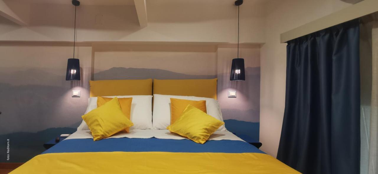 Two Rooms Chiaia 37 Naples Extérieur photo