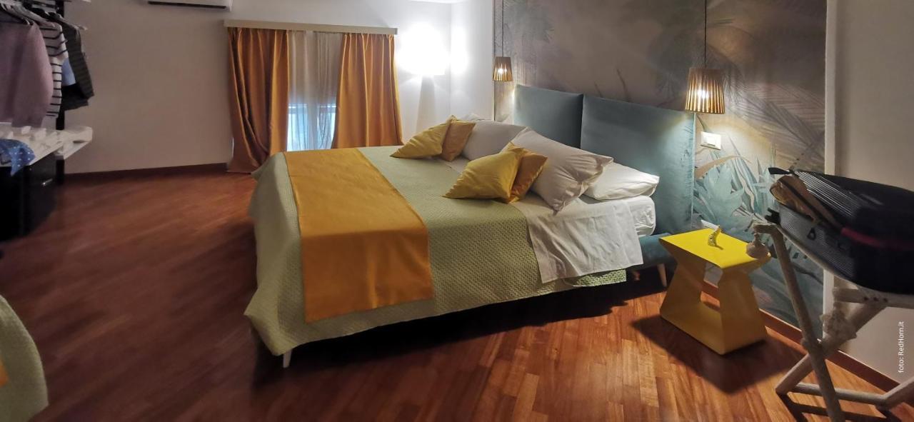 Two Rooms Chiaia 37 Naples Extérieur photo