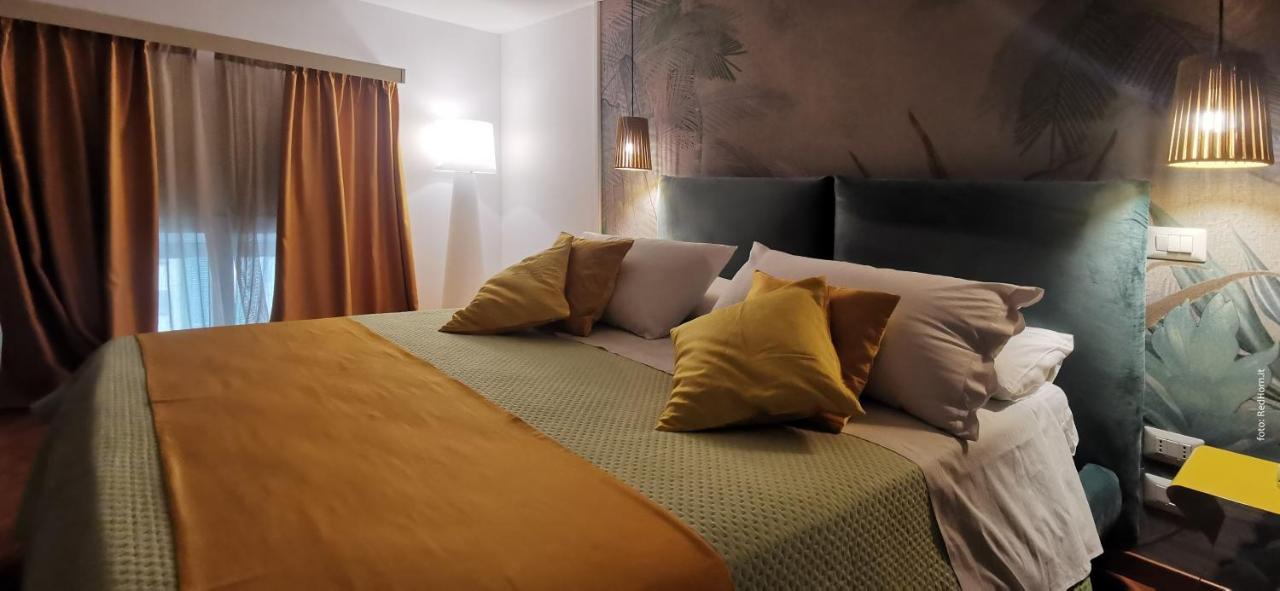 Two Rooms Chiaia 37 Naples Extérieur photo