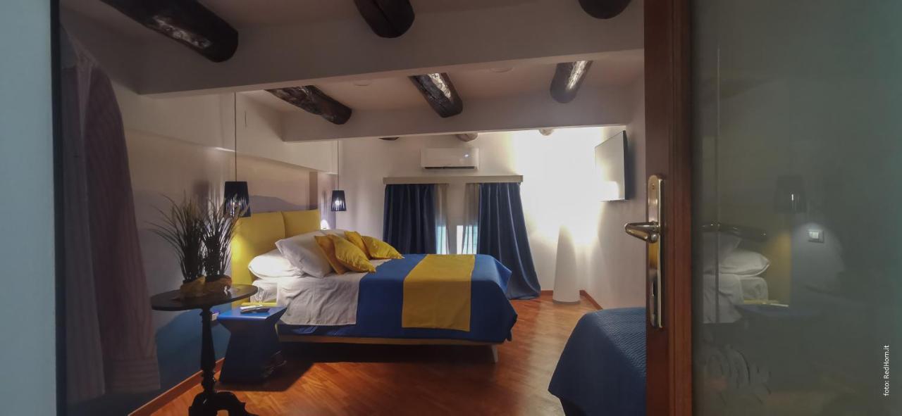 Two Rooms Chiaia 37 Naples Extérieur photo
