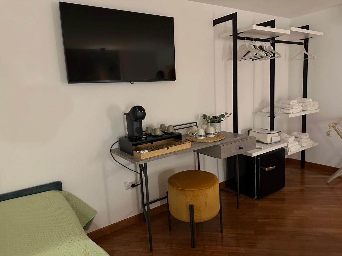 Two Rooms Chiaia 37 Naples Extérieur photo