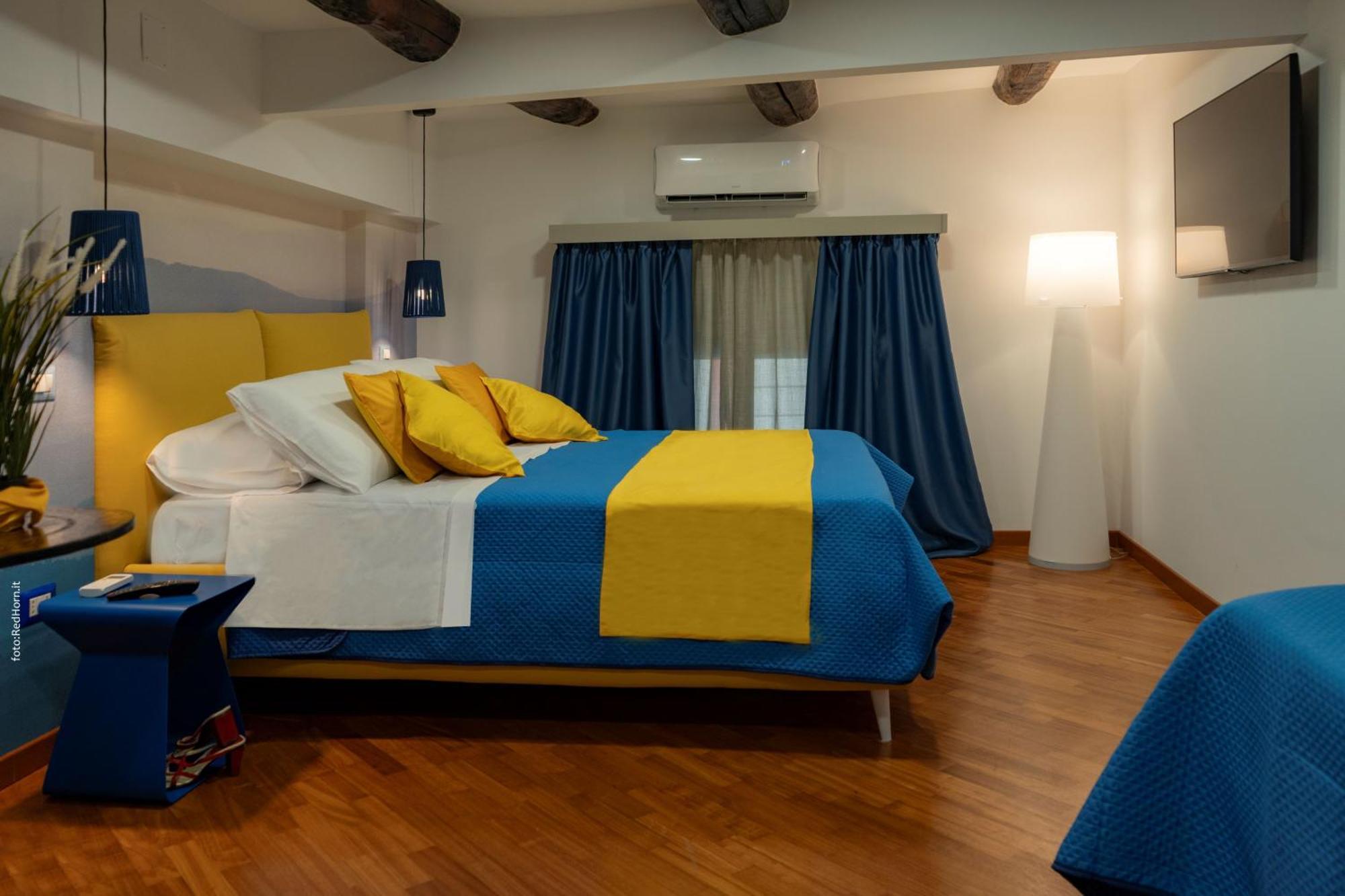 Two Rooms Chiaia 37 Naples Extérieur photo